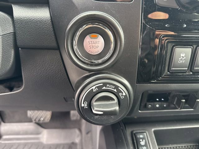 Used 2023 Nissan Titan PRO-4X w/ Pro-4x Convenience Package image 27