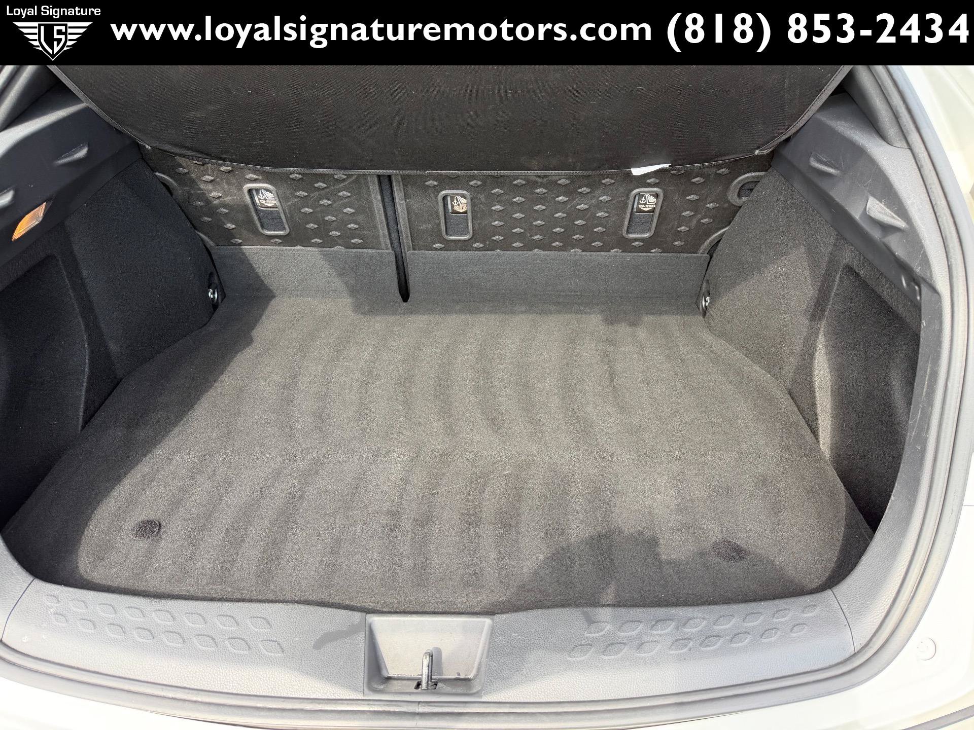 Used 2019 Toyota C-HR XLE FWD image 11
