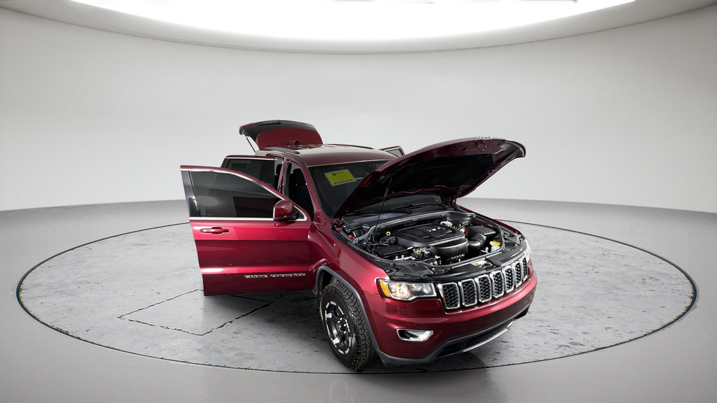 Used 2017 Jeep Grand Cherokee Laredo AWD/4WD image 14