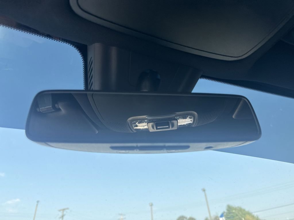 Used 2020 Mercedes-Benz GLB 250 4MATIC w/ Premium Package image 32