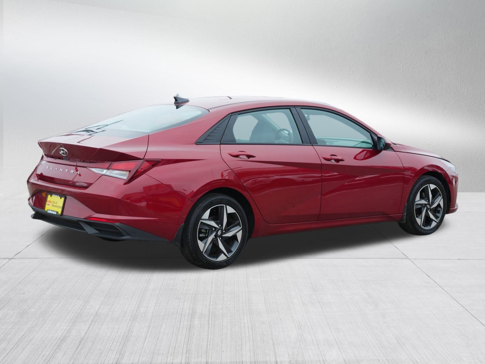 Used 2023 Hyundai Elantra SEL w/ Convenience Package image 7