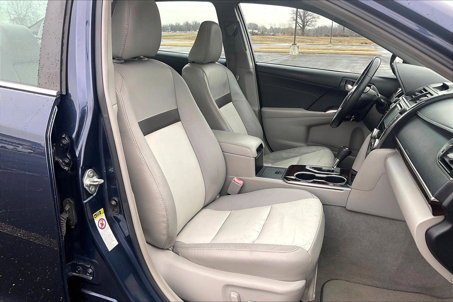 Used 2014 Toyota Camry XLE w/ Leather Package image 8