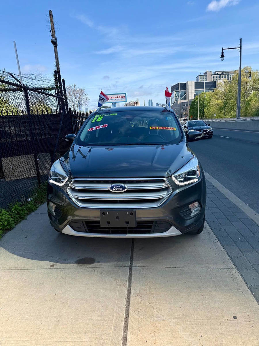Used 2018 Ford Escape Titanium AWD/4WD image 1