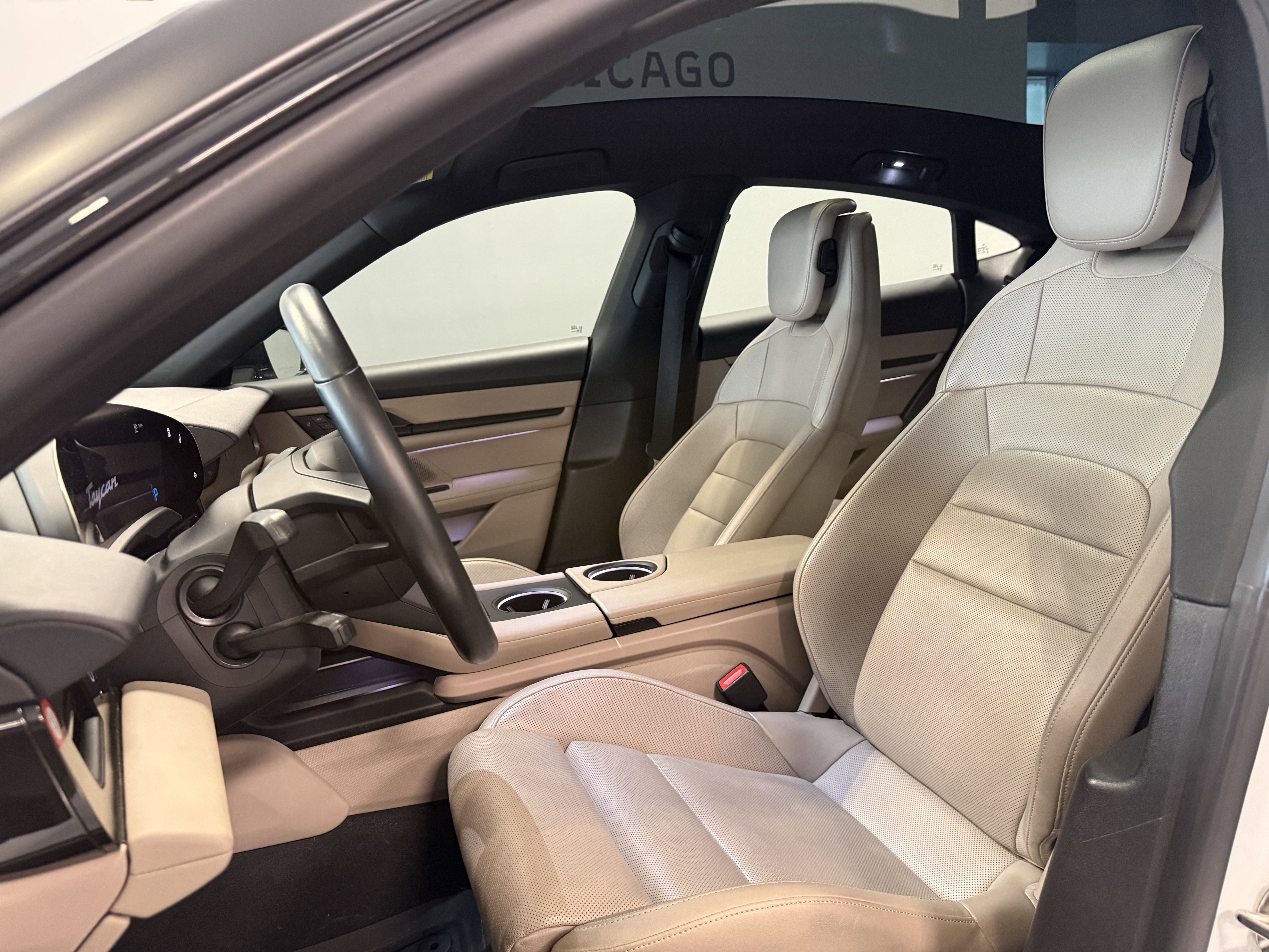 Used 2022 Porsche Taycan image 8