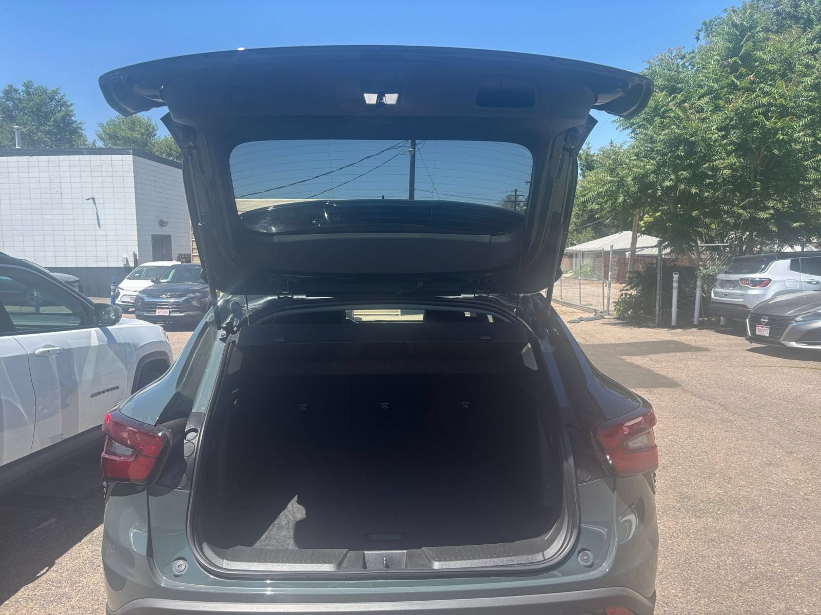 Used 2025 Chevrolet Trax LT FWD image 27