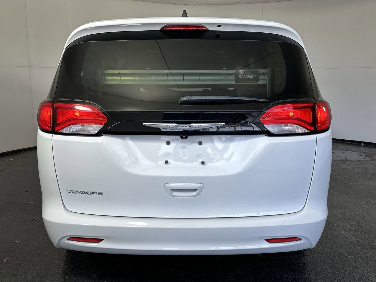 Used 2023 Chrysler Voyager LX FWD image 7
