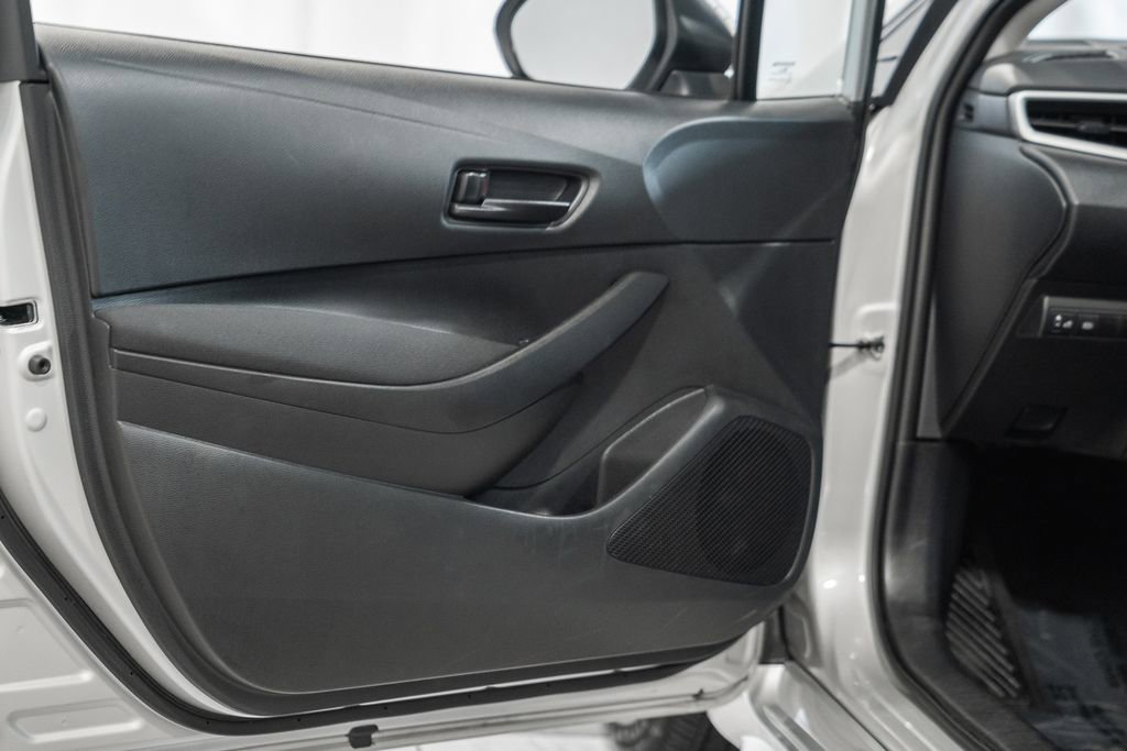 Used 2025 Toyota Corolla LE image 32
