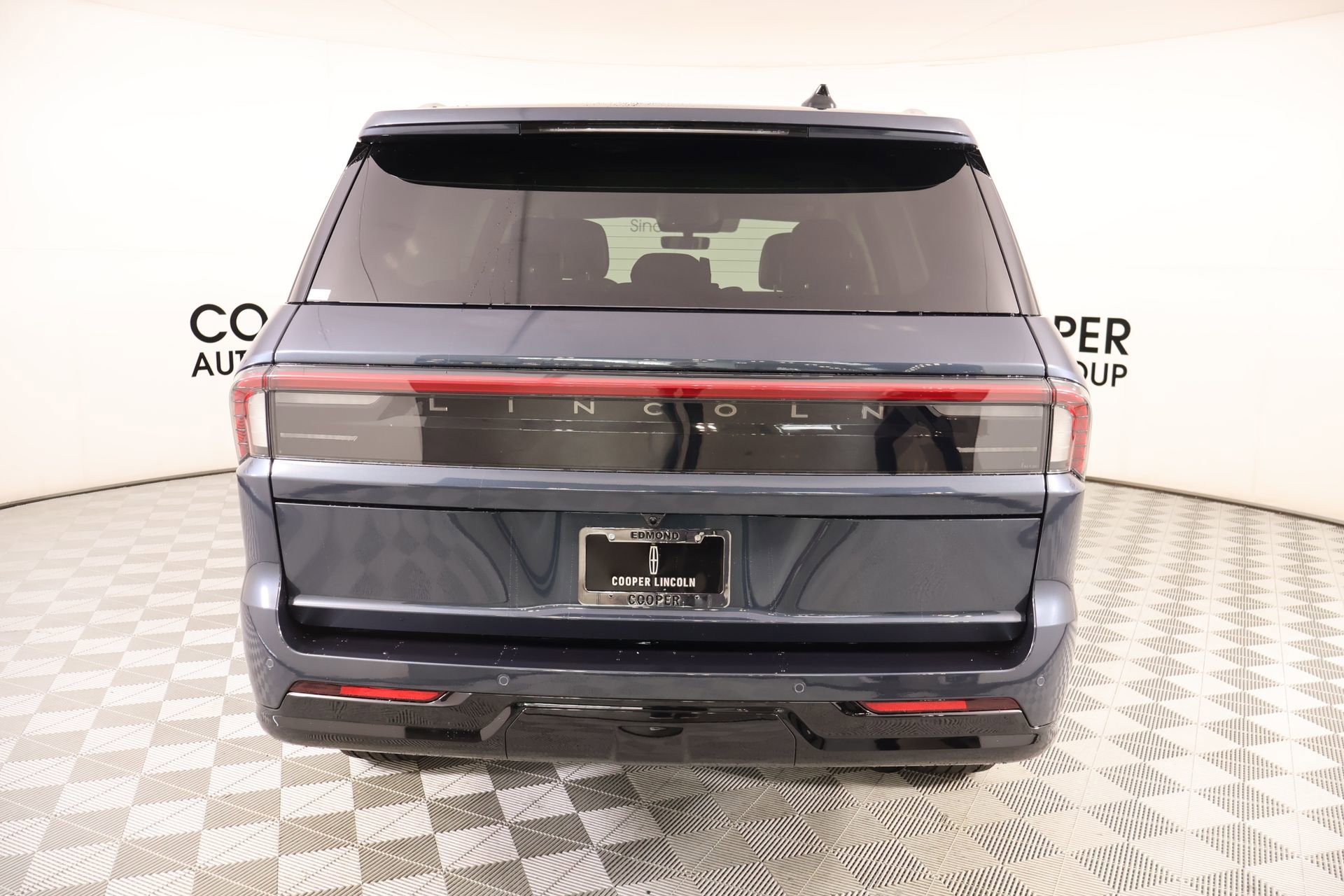 New 2026 Lincoln Navigator Premiere image 22
