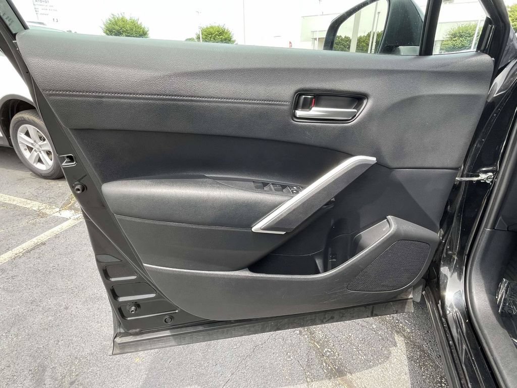 Used 2024 Toyota Corolla Cross XLE w/ Convenience Package AWD/4WD image 25