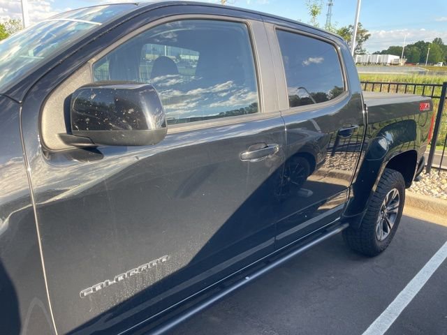 Used 2021 Chevrolet Colorado Z71 AWD/4WD image 3