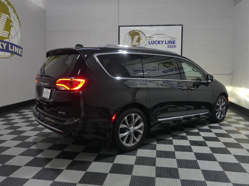 Used 2020 Chrysler Pacifica Limited w/ Tire & Wheel Group FWD image 10