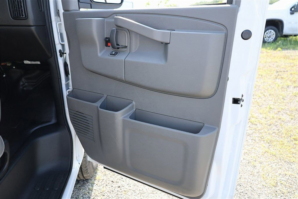 New 2025 Chevrolet Express 2500 w/ Driver Convenience Package RWD image 36