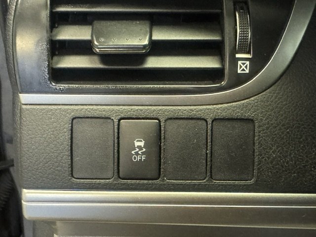 Used 2012 Toyota Camry LE FWD image 19