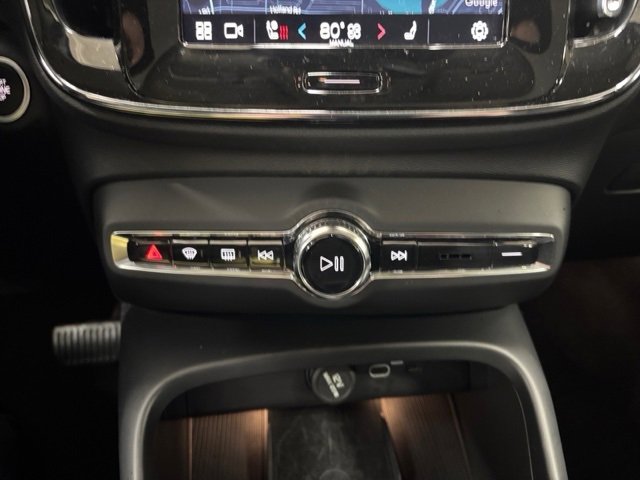 Used 2023 Volvo XC40 B4 Ultimate w/ Protection Package Premier image 19