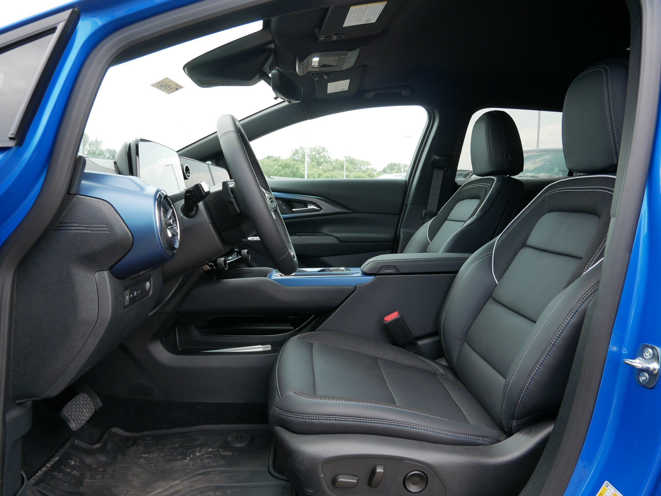 New 2026 Chevrolet Equinox EV LT w/ Convenience Package II FWD image 4
