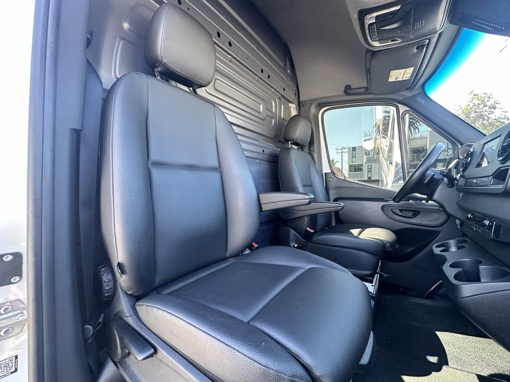 Used 2023 Mercedes-Benz Sprinter 2500 image 17