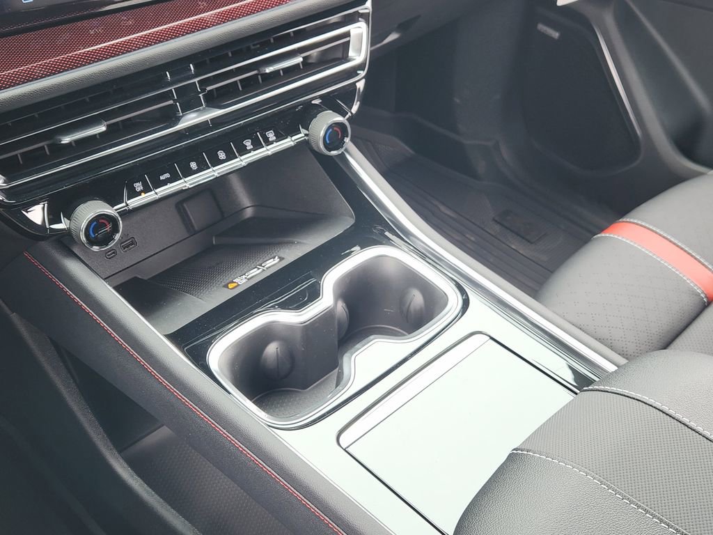 New 2026 Chevrolet Traverse RS w/ LPO, Floor Liner Package FWD image 16