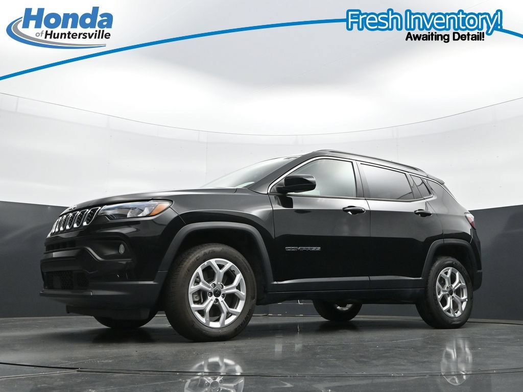 Used 2025 Jeep Compass Latitude AWD/4WD image 30