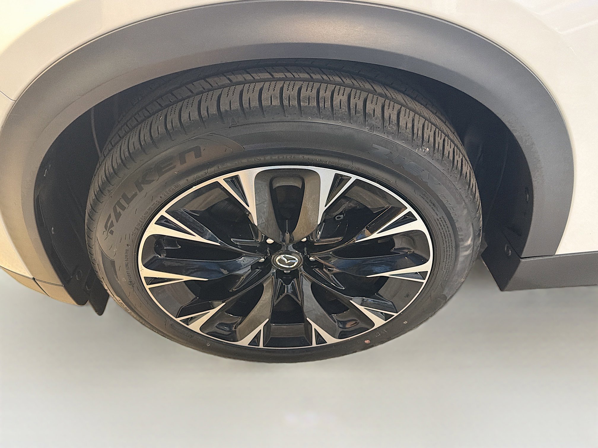 Used 2024 MAZDA CX-90 Plug-In Hybrid w/ Premium Pkg image 11