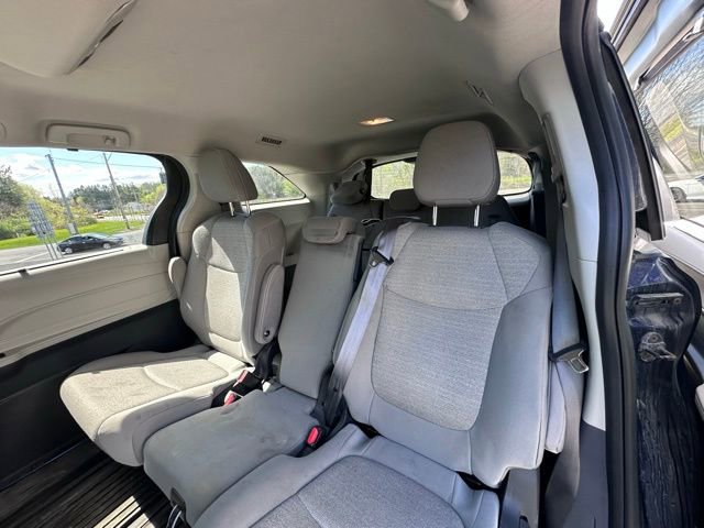 Used 2024 Toyota Sienna LE AWD/4WD image 11