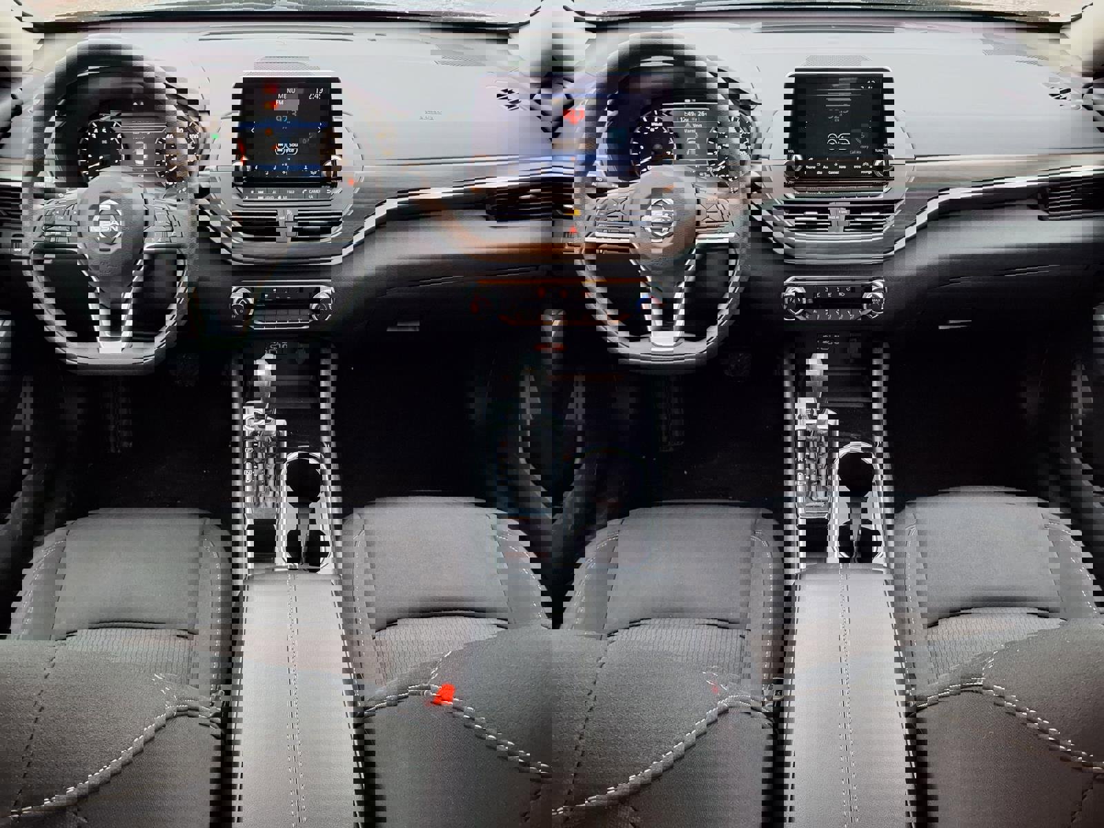 Used 2024 Nissan Altima 2.5 SV image 8