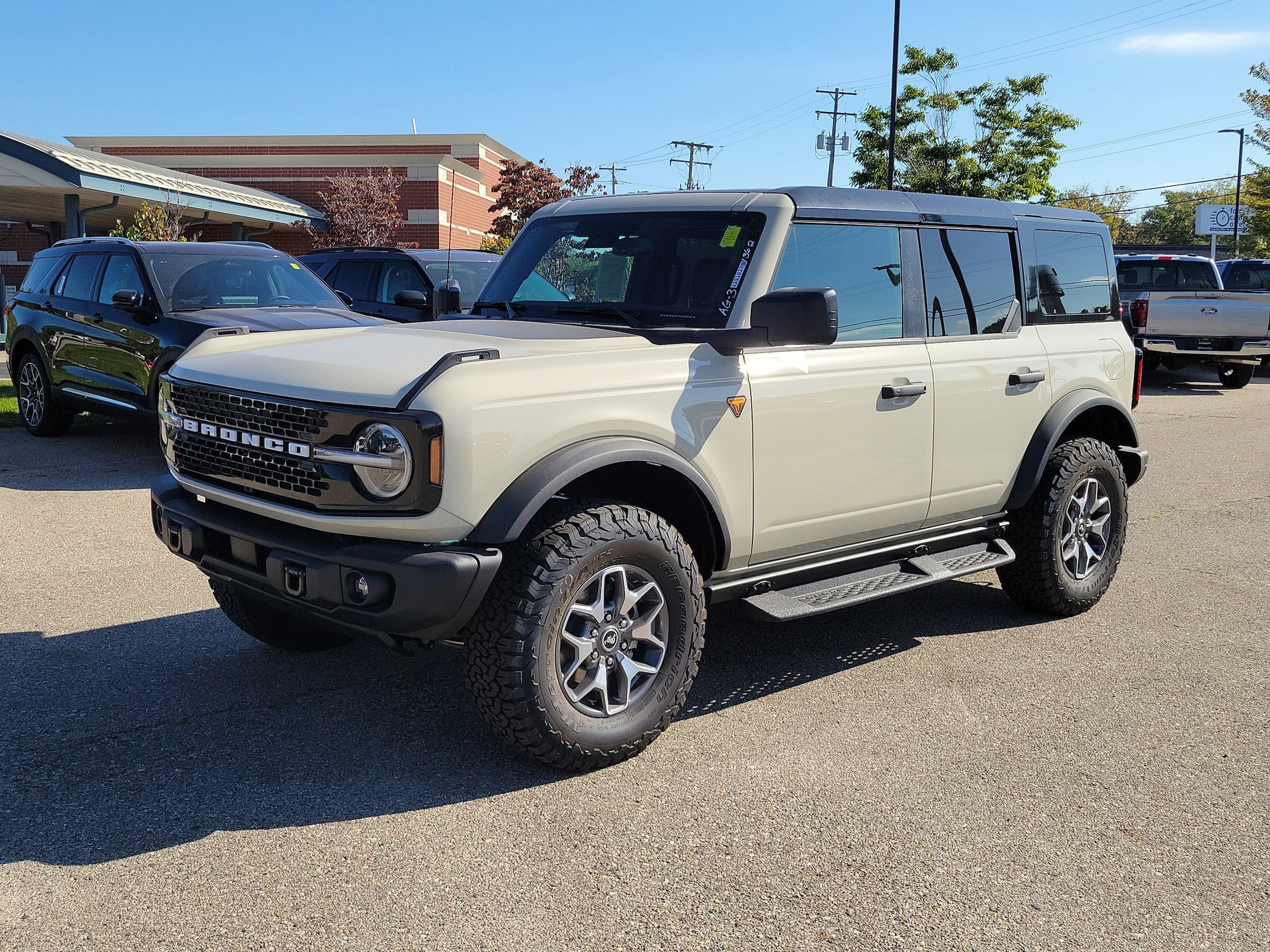 New 2025 Ford Bronco Badlands AWD/4WD image 2