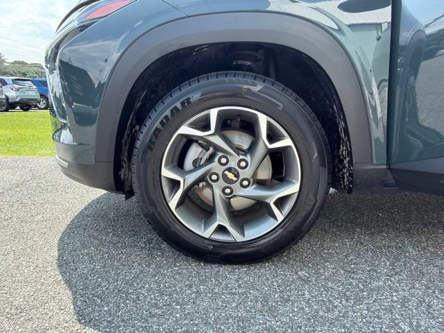 Used 2025 Chevrolet Trax LT FWD image 25