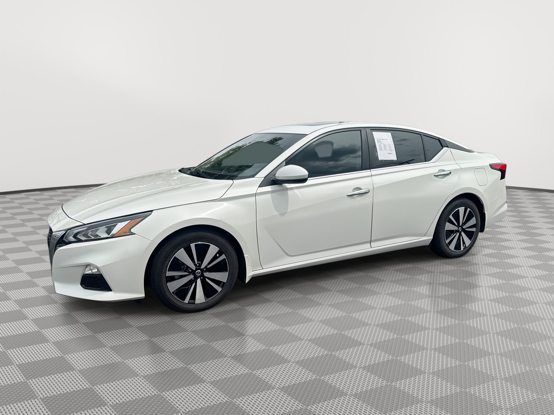 Used 2022 Nissan Altima 2.5 SV w/ SV Premium Package