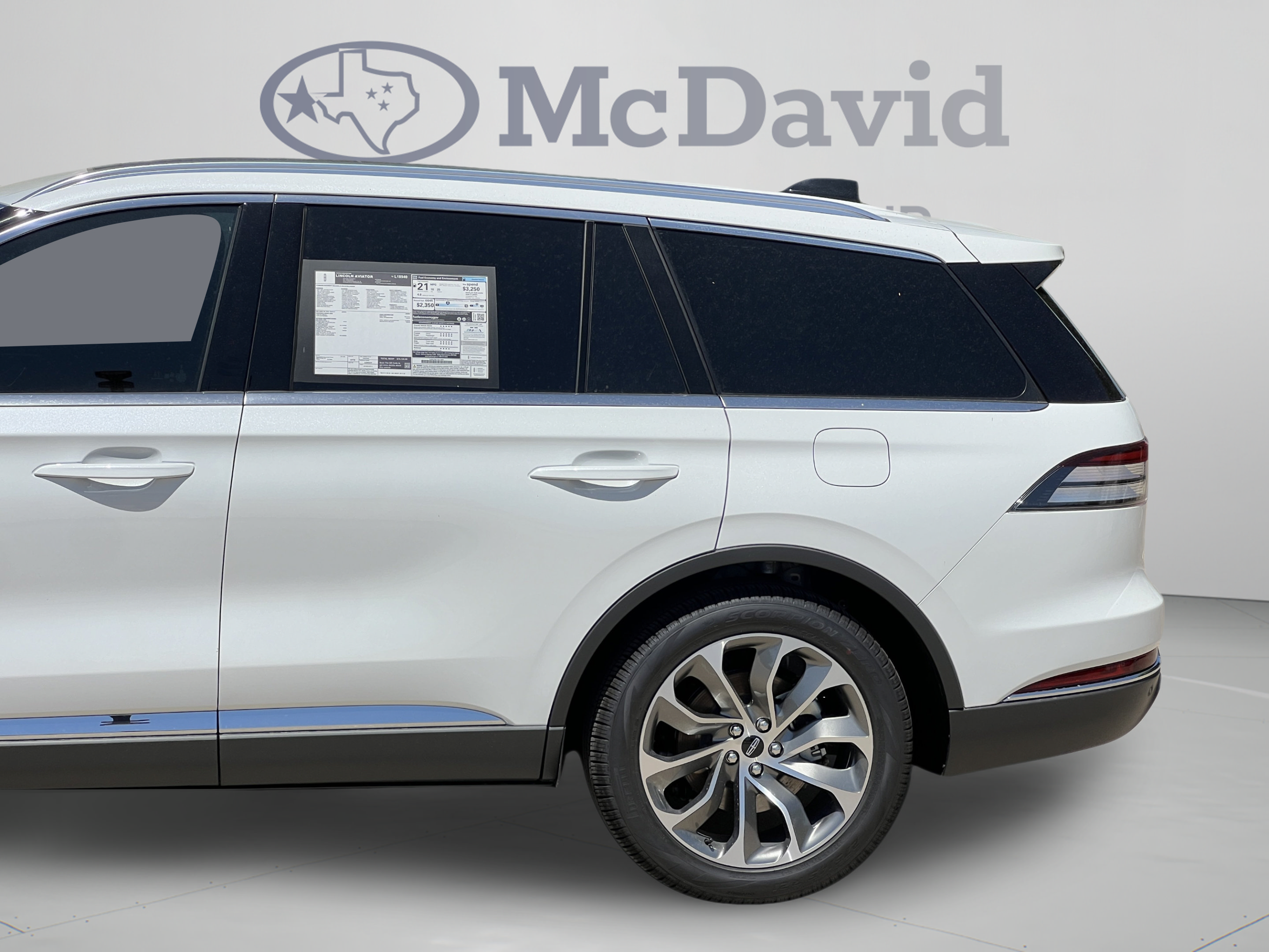 New 2026 Lincoln Aviator Reserve w/ Luxury Package RWD image 32