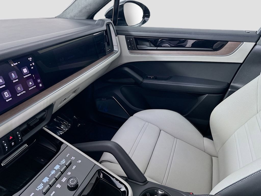 New 2025 Porsche Cayenne GTS image 25