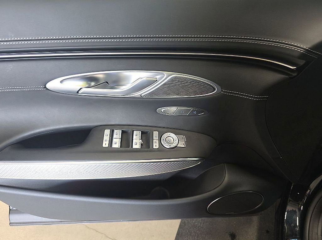 Used 2025 Genesis GV70 2.5T w/ Sport Prestige Package AWD/4WD image 9