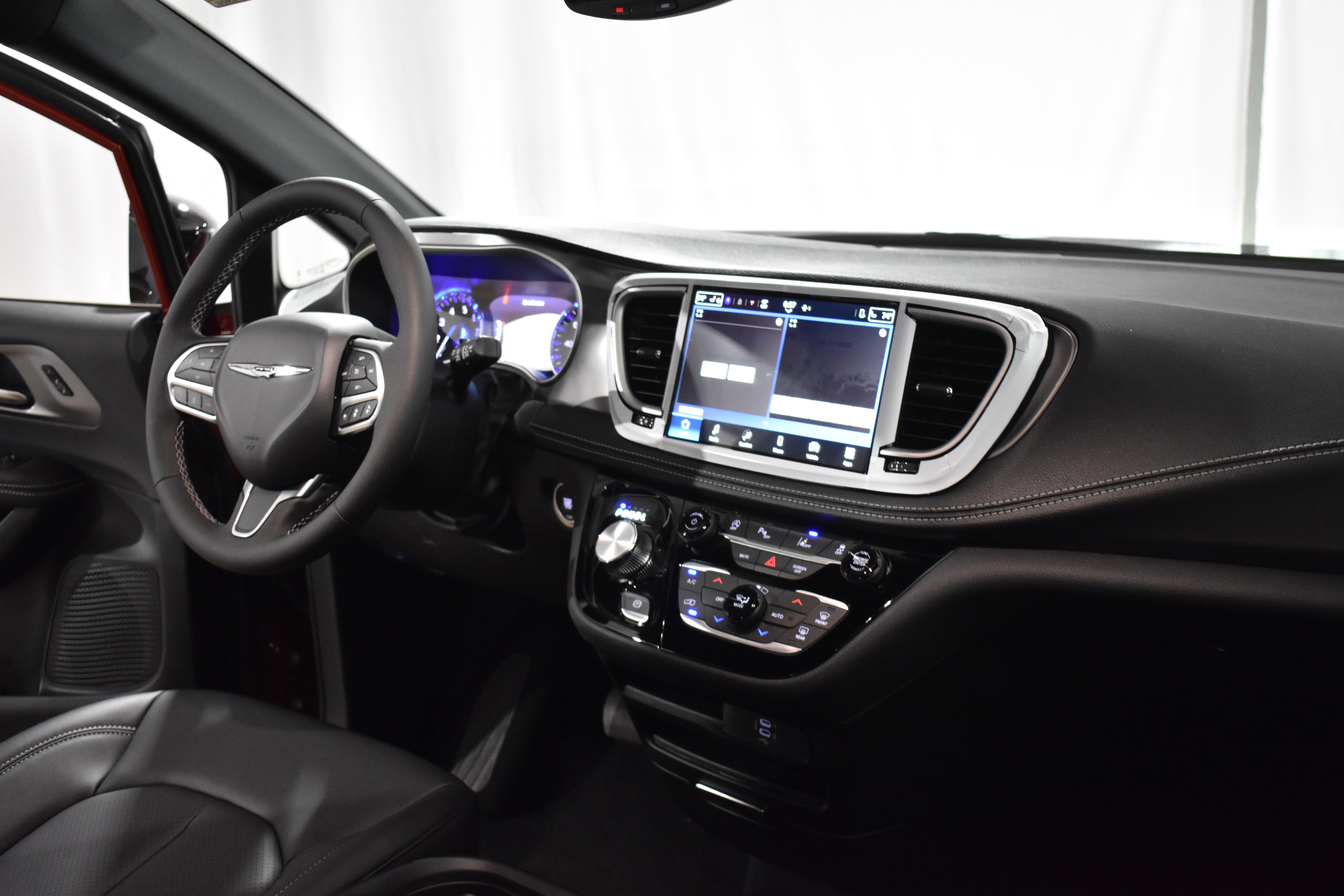 New 2026 Chrysler Pacifica Select FWD image 32