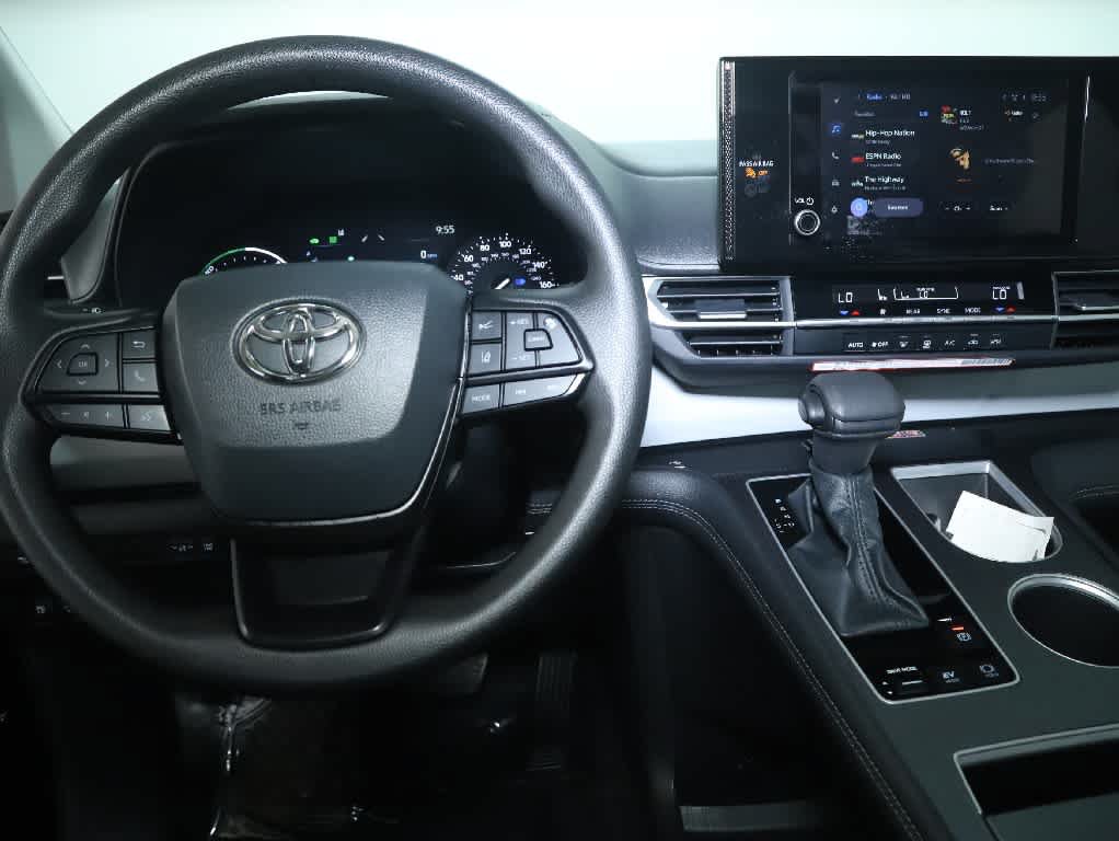 Certified 2026 Toyota Sienna LE AWD/4WD image 25
