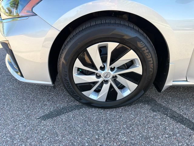 Used 2025 Nissan Altima 2.5 S FWD image 14