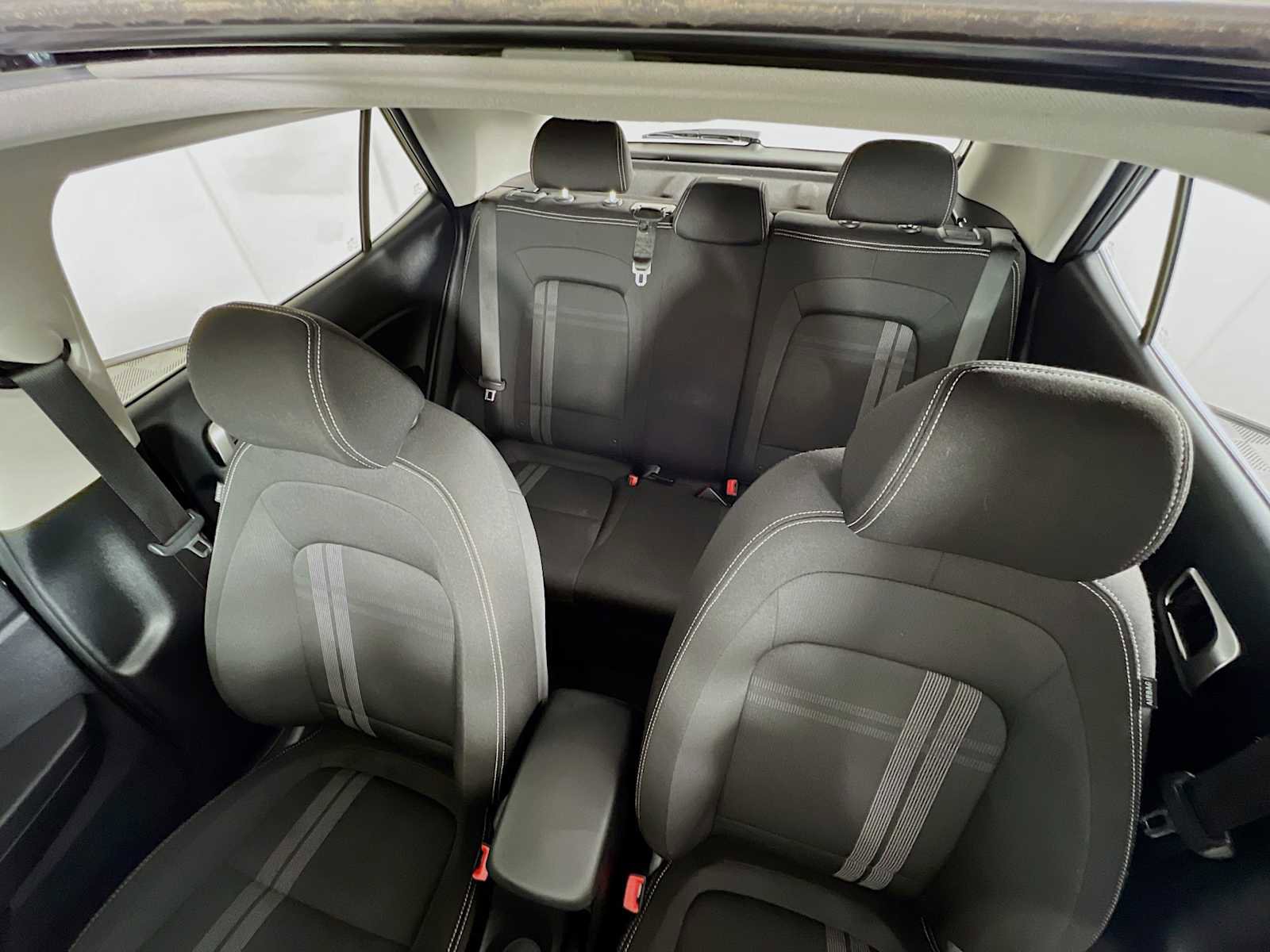 Certified 2025 Hyundai Venue SEL image 31