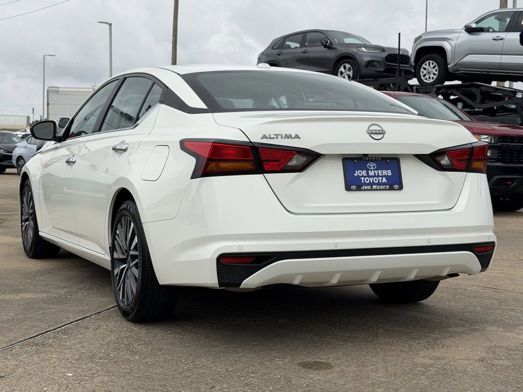 Used 2025 Nissan Altima 2.5 SV FWD image 7
