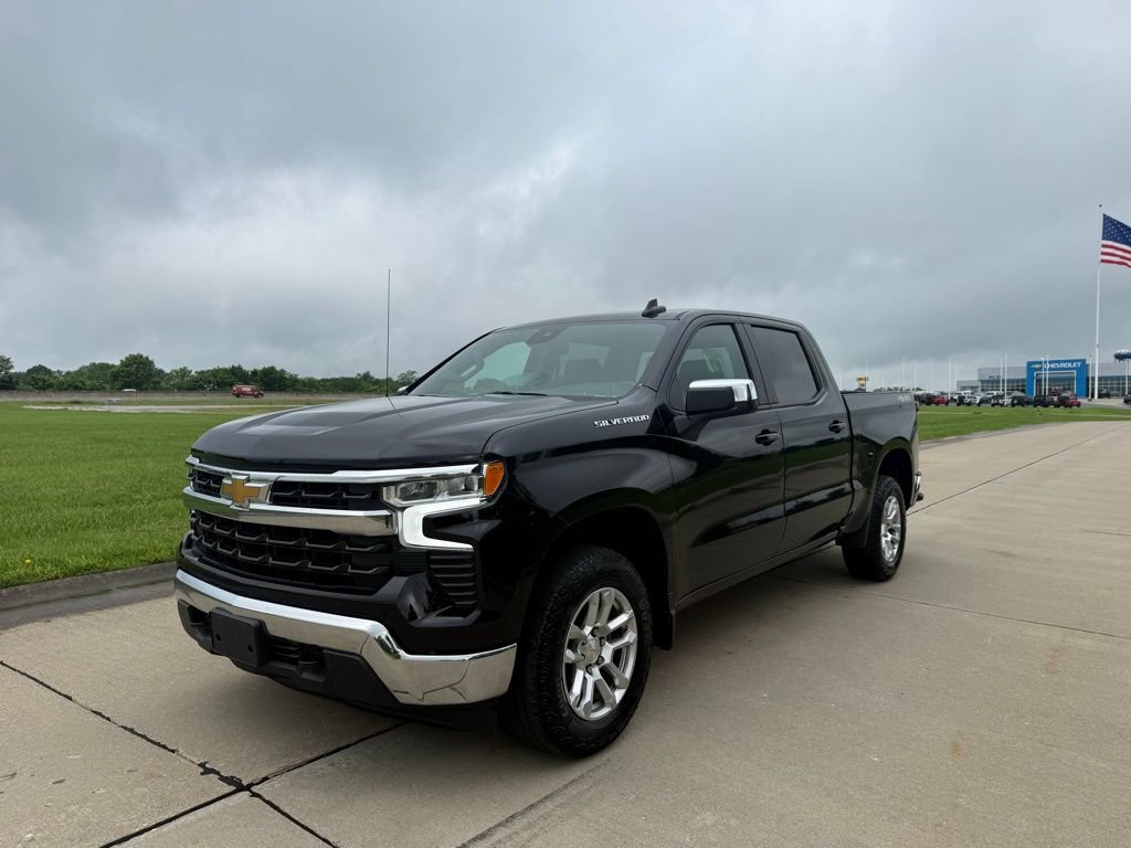 Used 2023 Chevrolet Silverado 1500 LT AWD/4WD image 9