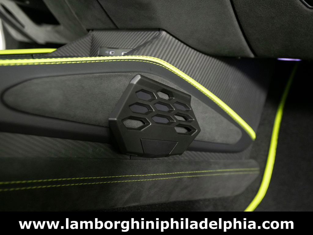 Used 2025 Lamborghini Revuelto image 38
