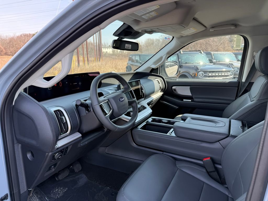 New 2026 Ford Expedition Active image 3