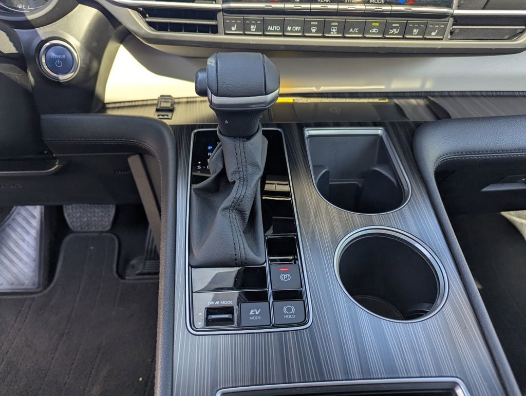 Certified 2024 Toyota Sienna Platinum image 30