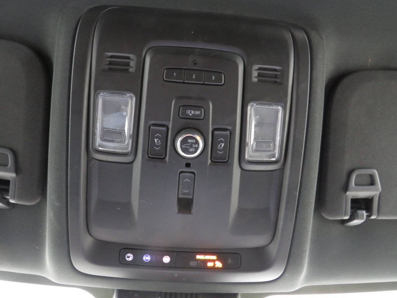 Used 2023 Chevrolet Suburban Premier RWD image 27