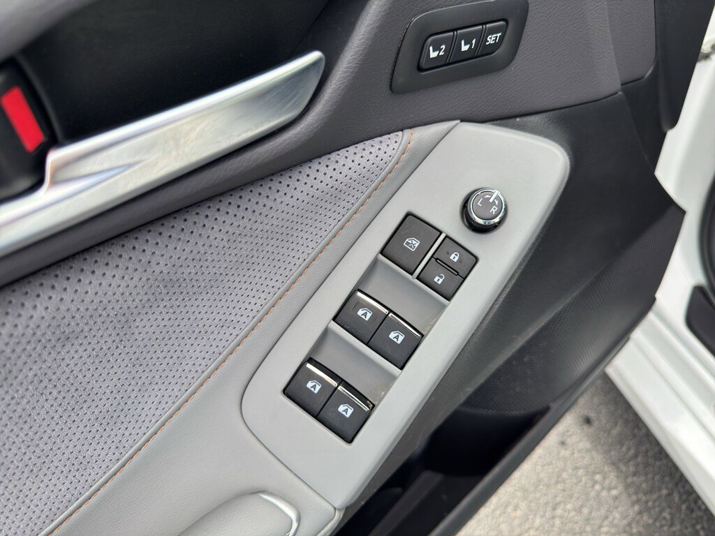 Used 2019 Toyota Avalon Touring w/ Advanced Safety Package FWD image 11