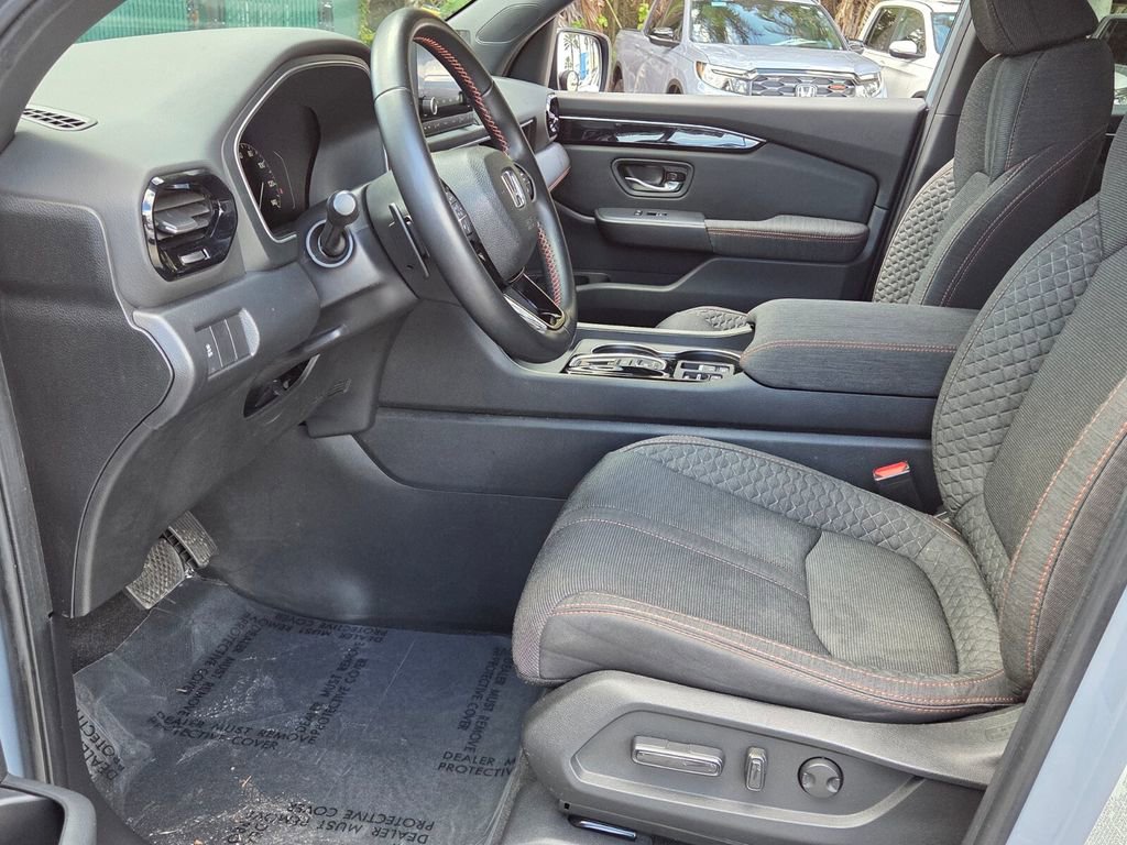 Used 2023 Honda Pilot Sport image 9