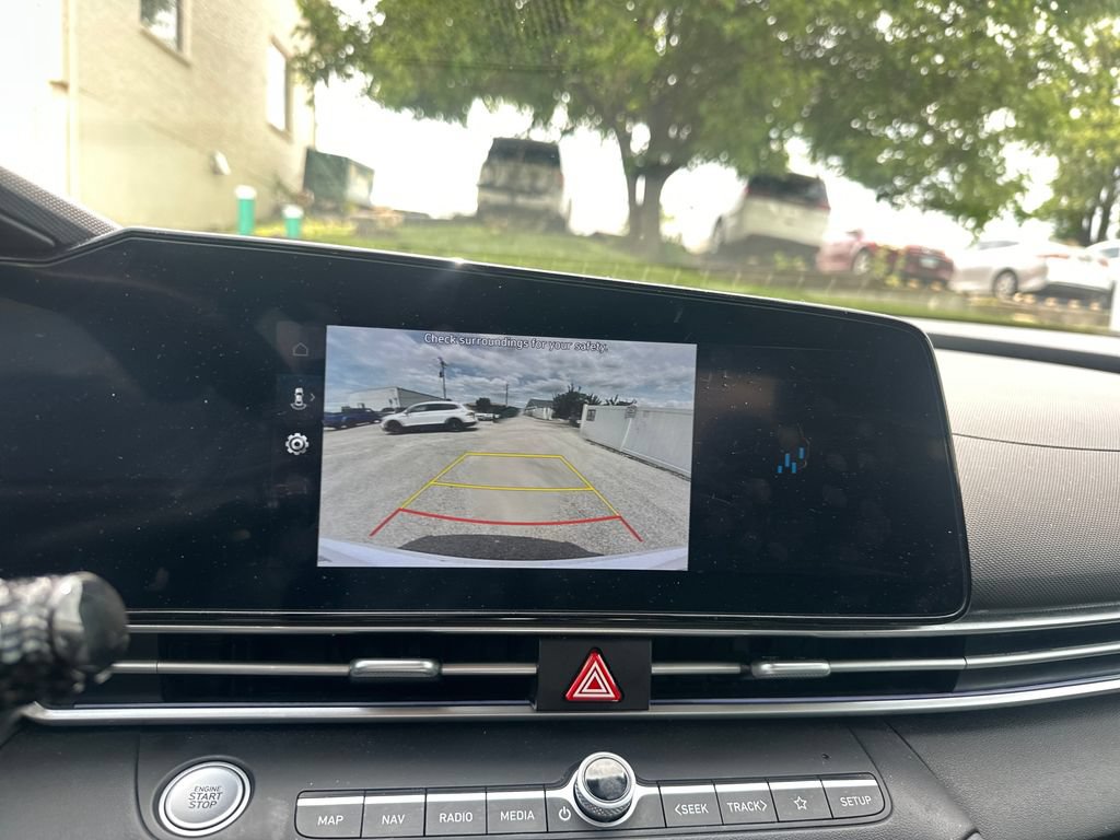 Used 2025 Hyundai Elantra Limited FWD image 14