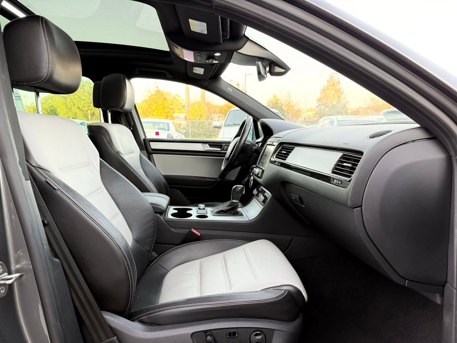 Used 2017 Volkswagen Touareg Wolfsburg Edition AWD/4WD image 29