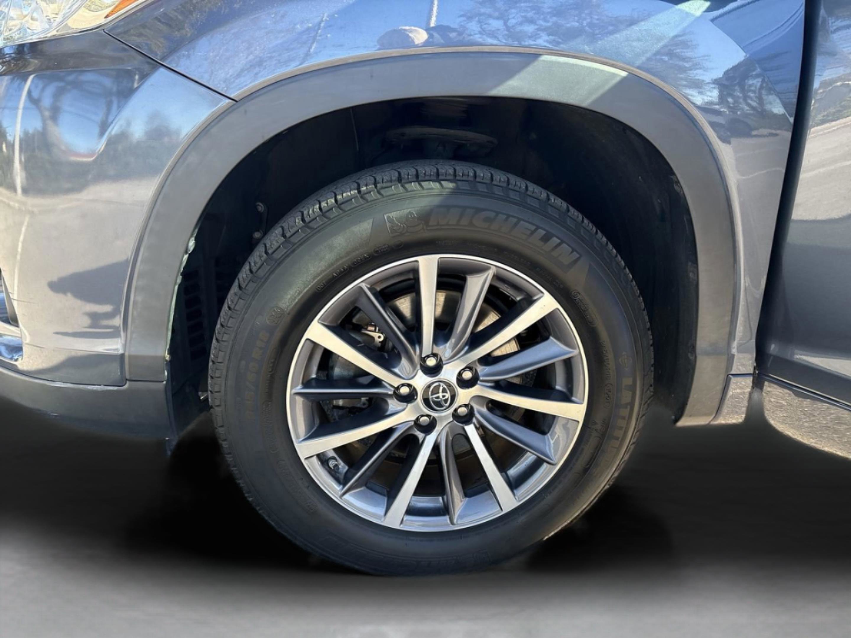 Used 2018 Toyota Highlander SE image 33