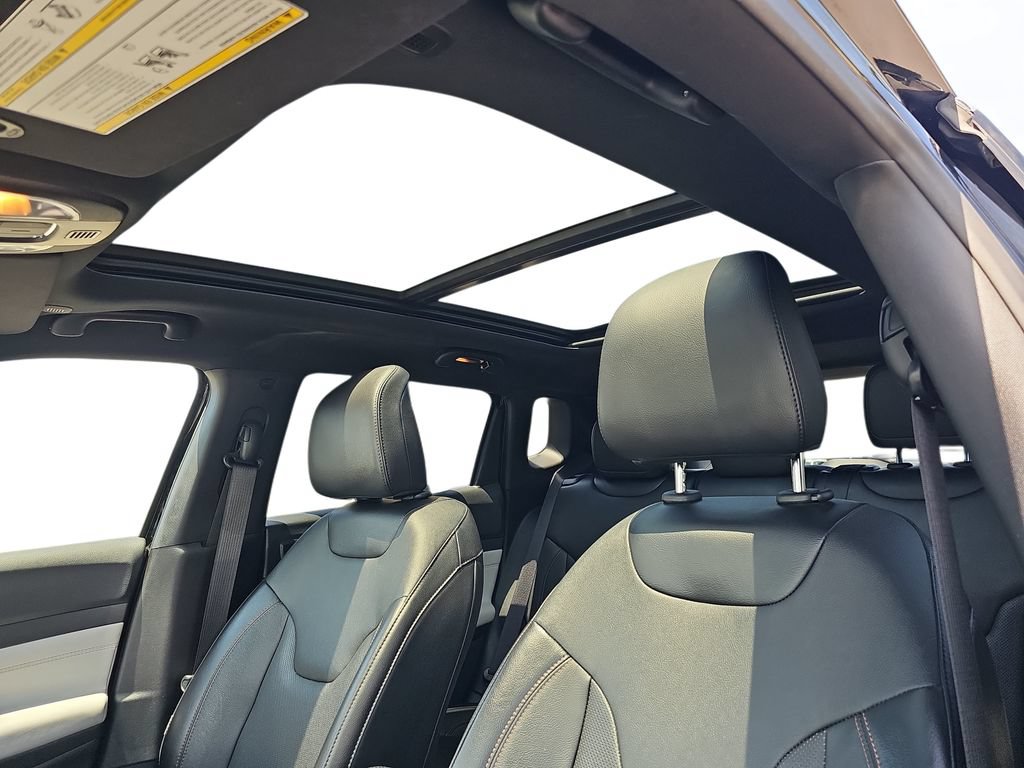 Used 2023 Jeep Compass Limited w/ Sun and Sound Group AWD/4WD image 28