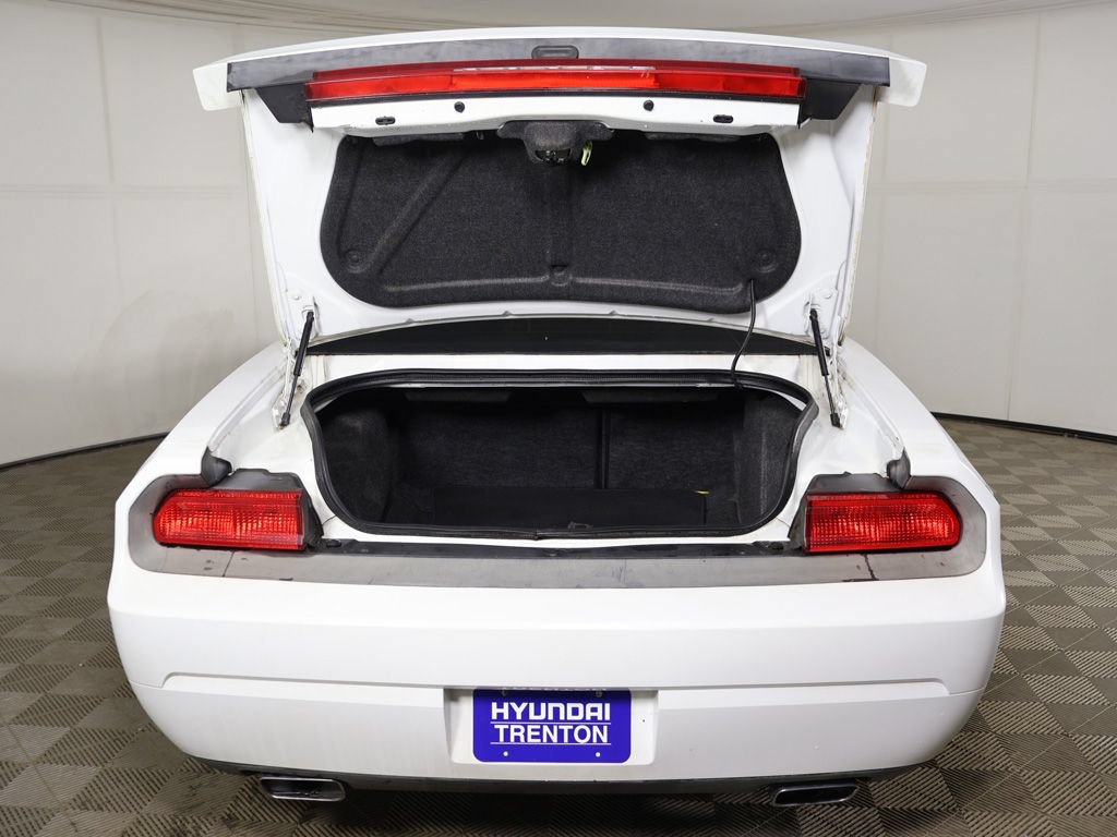 Used 2012 Dodge Challenger SXT RWD image 10
