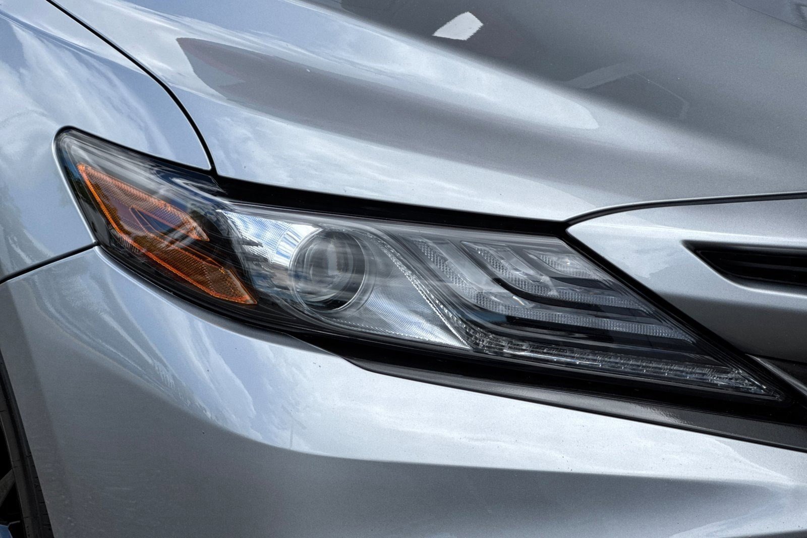 Used 2021 Toyota Camry SE w/ Cold Weather Package AWD/4WD image 9