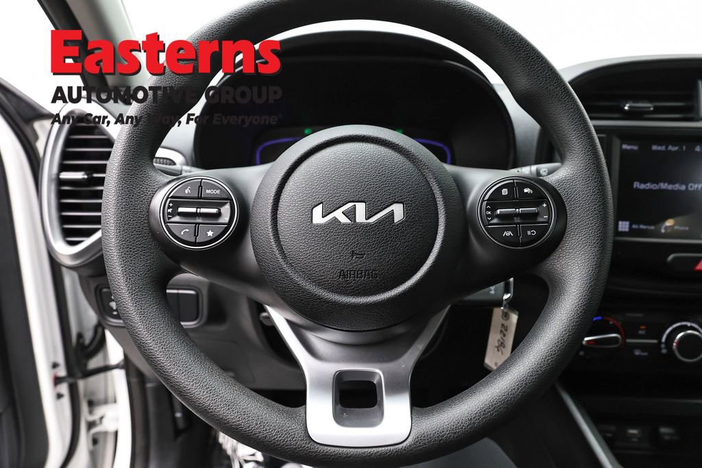 Used 2025 Kia Soul LX FWD image 10